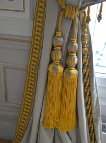 ZELDA DOUBLE TASSEL